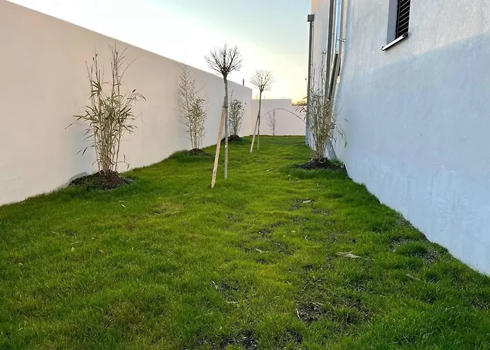 House - Sleeps 8 - Pets Ok - Garden - Parking